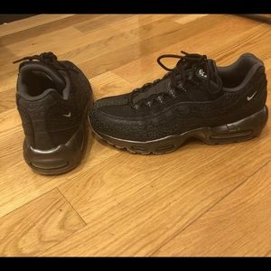 Black air max 95’s